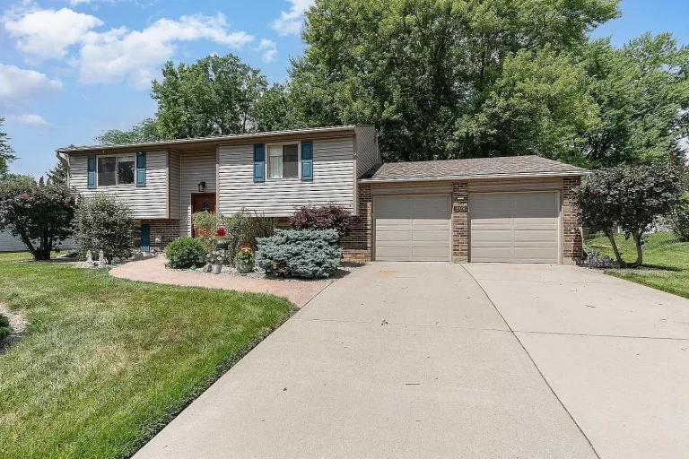 809 Glendon Dr, Loveland, OH 45140 - Photo 1