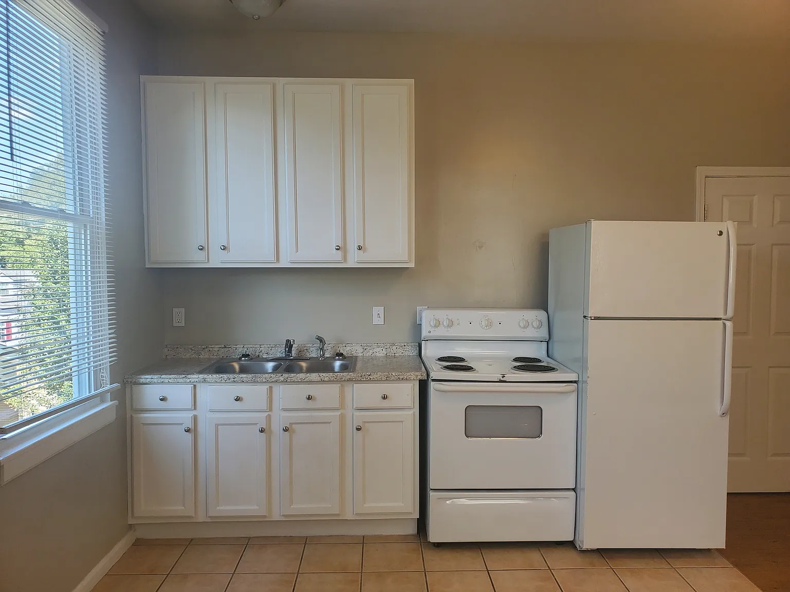 133 West Walnut Street - Unit #4 - Photo 3